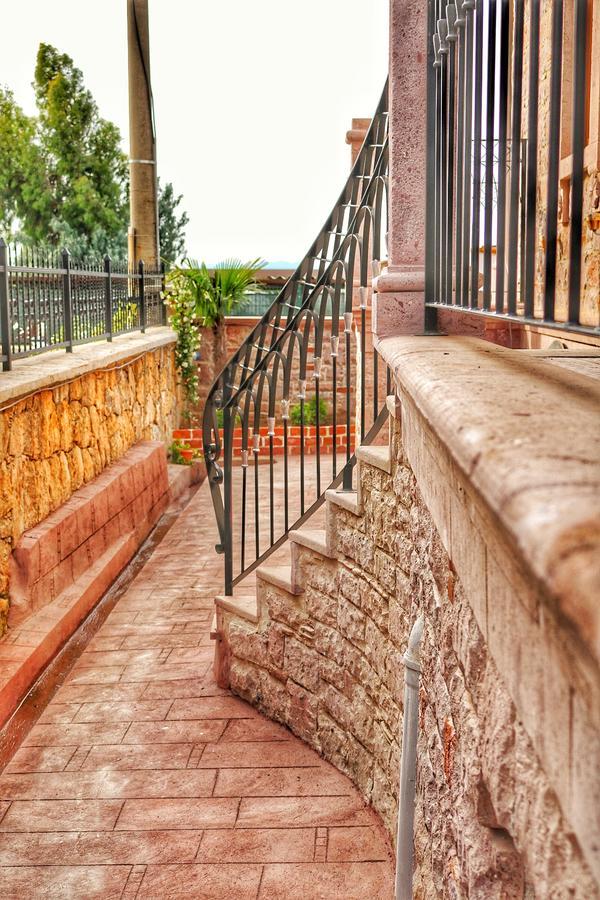 Stone Hill Hotel Айвалык Экстерьер фото
