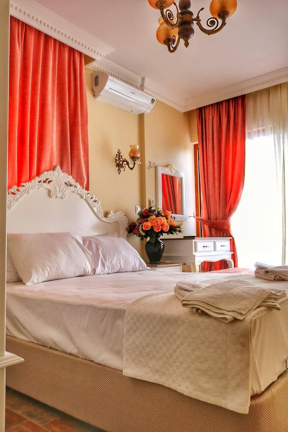 Stone Hill Hotel Айвалык Экстерьер фото